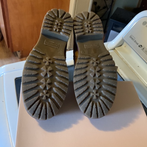 Super Cute Laced Ankle Boots - Picture 3 of 8